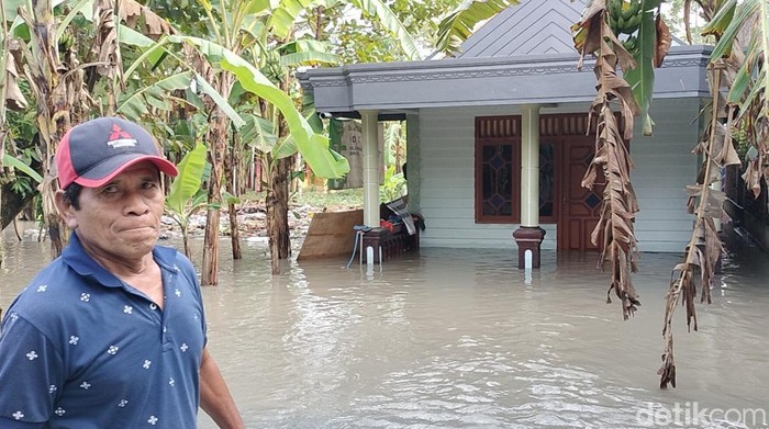 Banjir Pak, ora iso polah piye-piye ngene iki. Berikut keluh kesah warga Bojonegoro yang dilanda banjir langganan.