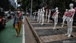 Belasan Manekin Mejeng di Polda Metro Jaya, Ada Apa?