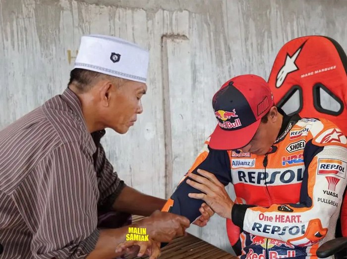 Beredar viral foto pembalap Marc Marquez sedang dipijit.