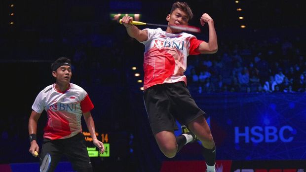 Indonesia's Muhammad Shohibul Fikri, right, and Bagas Maulana compete against their compatriots Mohammad Ahsan and Hendra Setiawan during their men's doubles final match at the All England Open Badminton Championships in Birmingham, England, Sunday, March 20, 2022. (AP Photo/Rui Vieira)