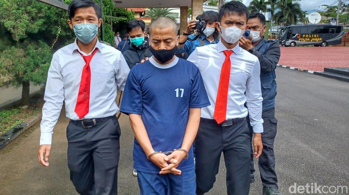 Cabuli 2 ABG, Dukun di Dayeuhkolot Ditangkap Polisi Polisi menangkap seorang dukun yang diketahui melakukan pencabulan terhadap dua anak di bawah umur. Atas perbuatannya, dukun cabul ini terancam 15 tahun bui.