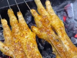 Viral Netizen Masak Ceker Ayam Mirip Tangan Manusia, Ditonton 15 Juta Kali!