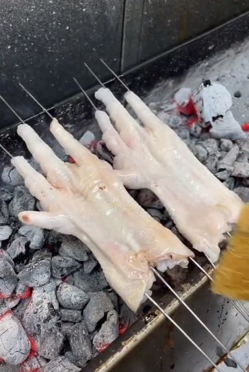 Ceker Ayam Kayak Tangan Manusia