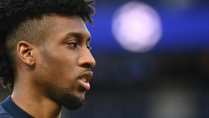 Bayern Munich's French forward Kingsley Coman warms up prior to the UEFA Champions League quarter-final second leg football match between Paris Saint-Germain (PSG) and FC Bayern Munich at the Parc des Princes stadium in Paris, on April 13, 2021. (Photo by FRANCK FIFE / AFP)