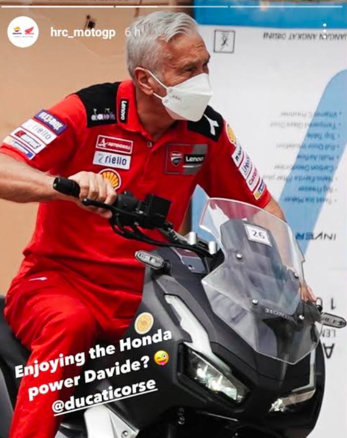 Bos Ducati Davide Brivio menunggangi skutik ADV 150