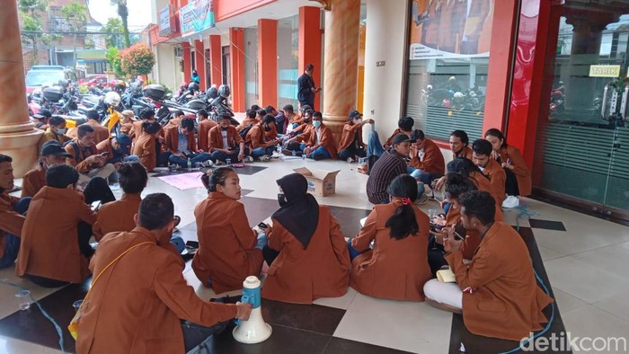 Demo mahasiswa Unika Malang
