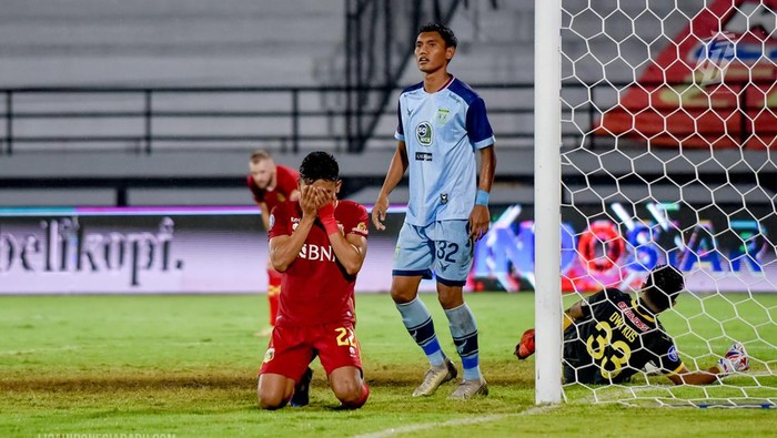 Dendy menangis usai jebol gawang Persela
