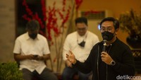 Direktur Utama PT. Tempo Inti Media Tbk Arif Zulkifli memberikan pemaparan dalam acara diskusi media dalam perayaan Dies Natalis Usahid di Hotel Grand Sahid Jaya, Jakarta, Senin (21/3/2022).