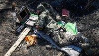 Tetiana Chornovol, mantan anggota Parlemen Ukraina, berjaga di garis depan yang berada di wilayah Kyiv, Ukraina, Minggu (20/3/2022) waktu setempat. Chornovol menjadi anggota parlemen Verkhovna Rada Ukrayiny periode 2014 hingga 2019.