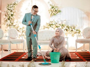Saat Resepsi Pernikahan Diganggu Hujan, Hasilnya Adalah Foto Menakjubkan