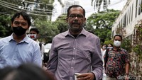 Diketahui, Haris Azhar akan menjalani pemeriksaan sebagai tersangka kasus pencemaran nama baik yang dilaporkan Menko Marves Luhut Binsar Pandjaitan.