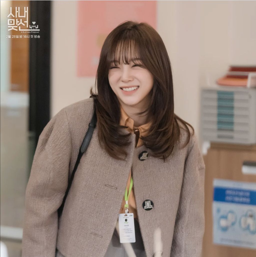 Gaya Kim Sejeong di Drakor A Business Proposal