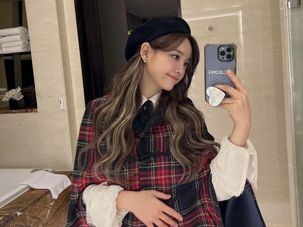 8 Gaya Mewah Kim Sejeong di A Business Proposal, Pakai Gelang Rp 500 Jutaan
