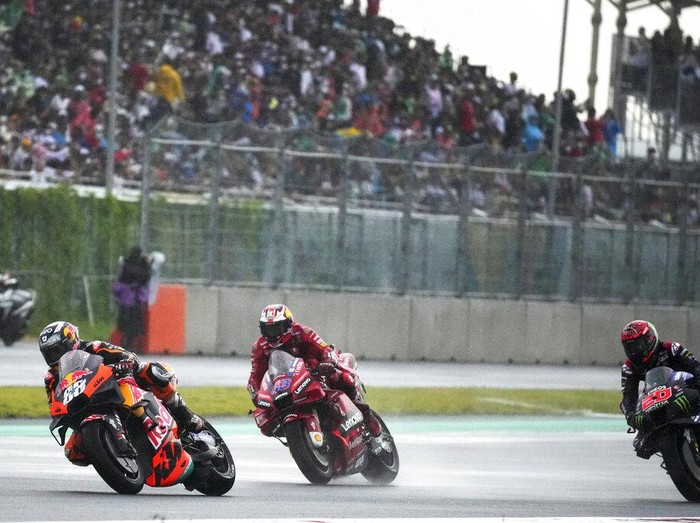 Portugals Miguel Aliveira of Red Bull KTM Factory Racing, left, leads Australian rider Jack Miller of Ducati Lenovo team, center, French rider Fabio Quartararo of Monster Energy Yamaha MotoGP, right, during Moto GP Pertamina Grand Prix of Indonesia at the Pertamina Mandalika Circuit in Mandalika, Lombok Island, Indonesia, Sunday, March 20, 2022.(AP Photo/Achmad Ibrahim)