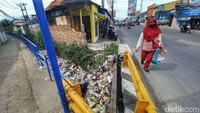 Sampah didominasi oleh kantung plastik dan styrofoam.