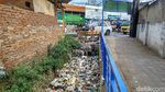 Jorok! Sungai Cikahiyangan Bandung Dipenuhi Sampah
