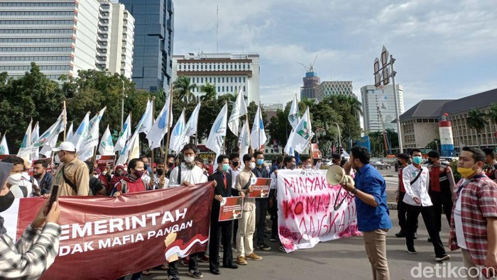 KAMMI demo di Patung Kuda