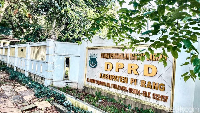 Kantor DPRD Kabupaten Pinrang.
