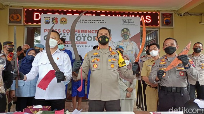 Kapolresta Banyumas AKBP Edy Suranta Sitepu saat konferensi pers, Senin (31/3/2022).