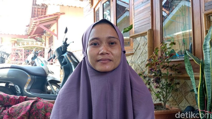 Kaur Keuangan Desa Citemu, Kabupaten Cirebon, Nurhayati/ Ony Syahroni