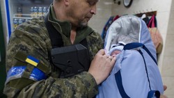 Ukraina merupakan salah satu negara yang legalkan sewa rahim. Puluhan bayi pun lahir dari ibu pengganti di tengah perang dan menanti dijemput orang tua mereka.
