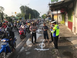 Melaju dengan Kecepatan Tinggi, Biker Tabrak Penjual Bubur Hingga Meninggal
