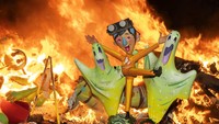 Dengan masuknya agama Kristen, tradisi tersebut kemudian digabungkan dengan peringatan terhadap St. Joseph. Dari sanalah Las Fallas lahir.
