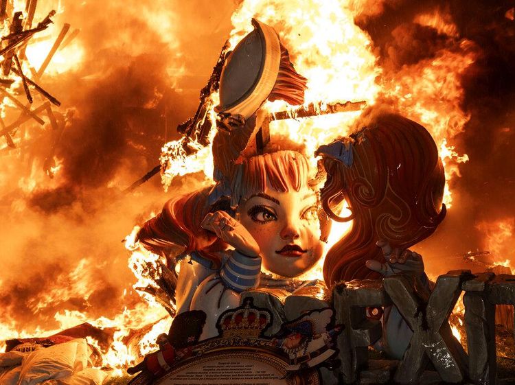 Festival Api La Fallas di Spanyol, Boneka Biden dan Putin Ikut Dibakar