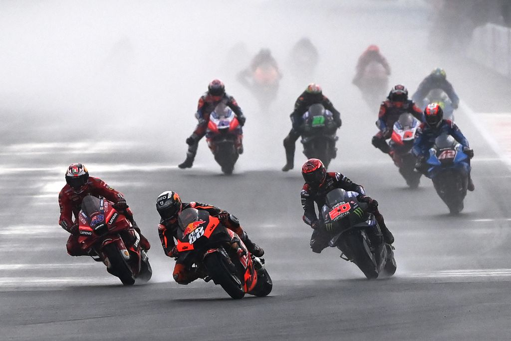 Lihat Lagi Aksi Para Pembalap MotoGP Usai Balapan di Mandalika Beragam momen menarik tertangkap kamera usai para rider tiba di garis finish balapan MotoGP di Sirkuit Mandalika. Apa saja tingkahnya? Lihat yuk.