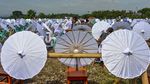 Catat Rekor, Ribuan Orang Serempak Lukis Payung Geulis Tasikmalaya