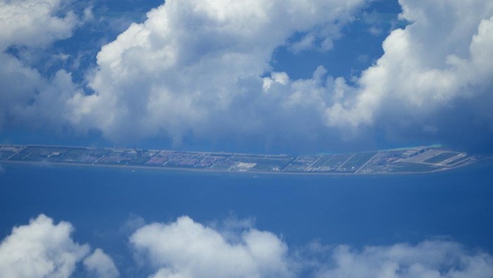 Melihat Pulau Buatan China di Laut China Selatan Laut China Selatan diketahui merupakan salah satu wilayah yang paling diperebutkan di dunia. Di kawasan itu, terdapat pulau buatan yang dikuasai China.