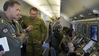 Selama patroli, pesawat P-8A Poseidon berulang kali diperingatkan oleh pihak Tiongkok bahwa pesawat itu secara ilegal memasuki wilayah yang mereka katakan berada di wilayah Tiongkok dan memerintahkan pesawat untuk menjauh.   