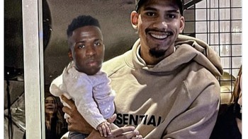 Pemain Real Madrid seakan terlena dengan gendongan Barcelona. Foto: Twitter