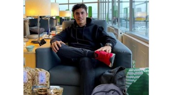 Ada juga meme Marc Marquez borong oleh-oleh sepulang dari Lombok. Foto: Twitter