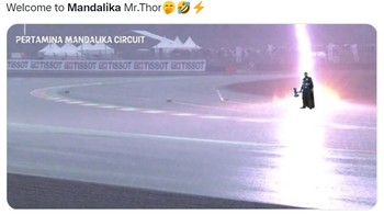 Petir di Sirkuit Mandalika, tanda kedatangan Thor, menurut netizen. Foto: Twitter