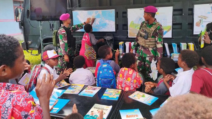 TNI Angkatan Laut secara konsisten dan berkelanjutan dalam upaya meningkatkan mutu pendidikan di Bumi Cendrawasih khususnya di Kabupaten Nduga, terus berupaya meningkatkan kwalitas pendidikan melalui program 