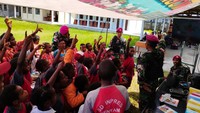 Diharapkan kegiatan ini dapat menarik minat anak-anak Papua untuk tetap bersekolah dan malanjutkan pendidikan ke jenjang yang lebih tinggi.