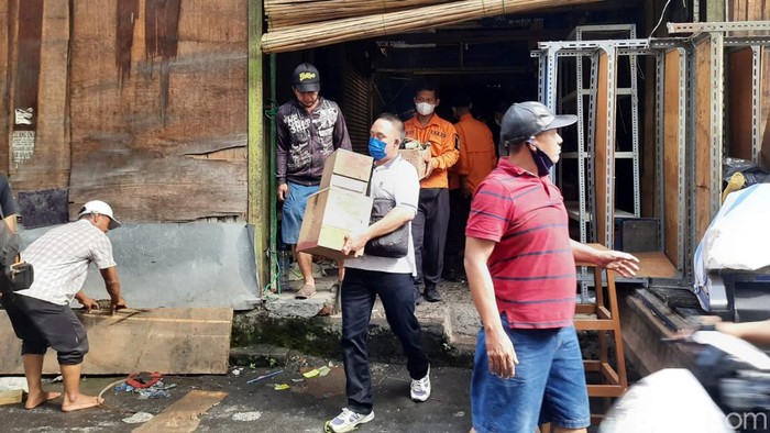 pasar turi dibongkar jelang dibuka 22 maret