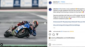 Survive di minggu yang gila. Bisa mengamankan posisi lima meskipun berat dengan hujan di menit terakhir, sakit dan ada pawang hujan di lintasan, tulis Alex Rins. Foto: Instagram