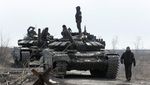 Penampakan Tank Tentara Pro-Rusia Bersiaga di Jalanan Mariupol