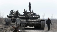 Di halaman Facebook-nya, dewan kota Mariupol juga menolak tuntutan Rusia dengan mengatakan Mereka memberi waktu sampai pagi untuk merumuskan tanggapan. Tapi kenapa harus menunggu lama?. Postingan itu disertai sebuah sumpah serapah.