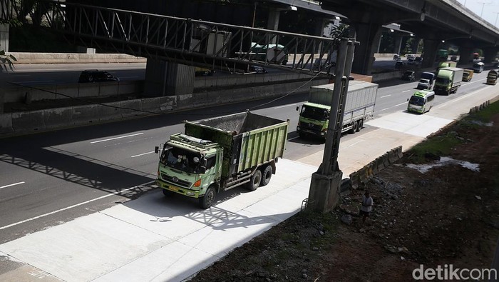 Perbaikan jalan di KM 11-200 arah Jakarta picu kemacetan di Tol Japek beberapa hari lalu. Setelah perbaikan jalan selesai, lalu lintas di Tol Japek ramai lancar