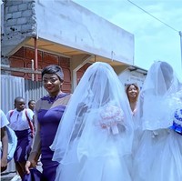 Kisah ini berawal ketika Luwizo bertemu dengan Natalie di media sosial lalu jatuh cinta dengannya. Setelah menjalin hubungan, Luwizo sering dibohongi Natalie yang mengirim saudari-saudari kembar identikanya untuk berkencan dengan Luwizo. Tak disangka, mereka semua ikut jatuh cinta pada si pria.Foto: YouTube AfriMax