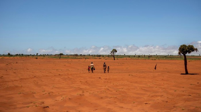Sand begins to surround houses close to the town of Ambovombe, Androy region, Madagascar, February 15, 2022. Madagascar has always known extreme weather events, but scientists say these will likely increase as human-induced climate change pushes temperatures higher. Four years of drought, along with deforestation caused by people burning or cutting down trees to make charcoal or to open up land for farming, have transformed the area into a dust bowl.   REUTERS/Alkis Konstantinidis       SEARCH 