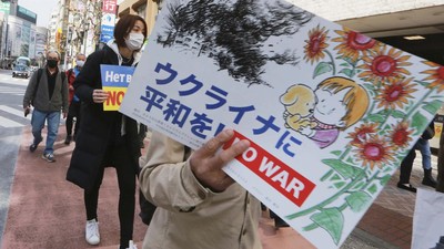 Warga Jepang Turun ke Jalan Tolak Operasi Militer Rusia ke Ukraina