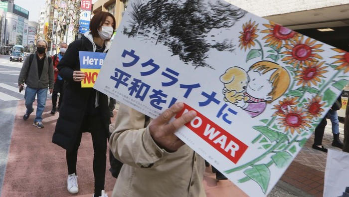 Protesters hold posters during a rally against Russias invasion of Ukraine in Tokyo, Monday, March 21, 2022. (AP Photo/Koji Sasahara)