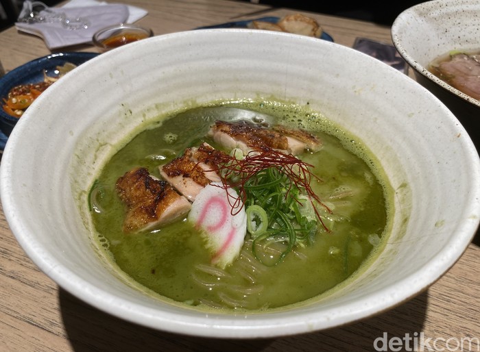 Ramen For The Soul, Restoran Ramen Baru di Jakarta Selatan yang Punya Menu Matcha Ramen Unik. Ada juga Shoyu Beef Ramen dan House Gyoza yang Enak.
