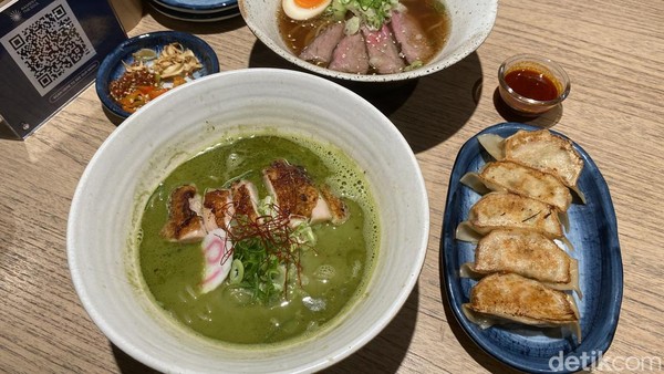 Oishi! Nikmatnya Ramen Kuah Matcha dan Shoyu Ramen Topping Brisket Empuk Juicy