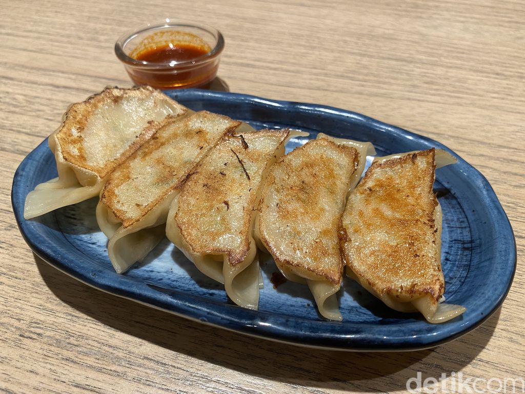 Ramen For The Soul, Restoran Ramen Baru di Jakarta Selatan yang Punya Menu Matcha Ramen Unik. Ada juga Shoyu Beef Ramen dan House Gyoza yang Enak.