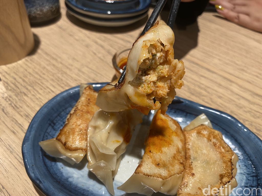 Ramen For The Soul, Restoran Ramen Baru di Jakarta Selatan yang Punya Menu Matcha Ramen Unik. Ada juga Shoyu Beef Ramen dan House Gyoza yang Enak.